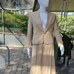 Vintage Classic Beige Women's Blazer and Skirt Set Size Petite 3/4
